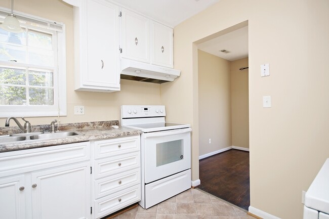 Building Photo - Student-Friendly Fry's Spring Duplex Near UVA