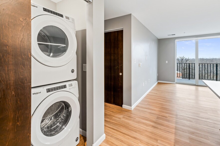 Building Photo - 8041 W Bluemound Rd