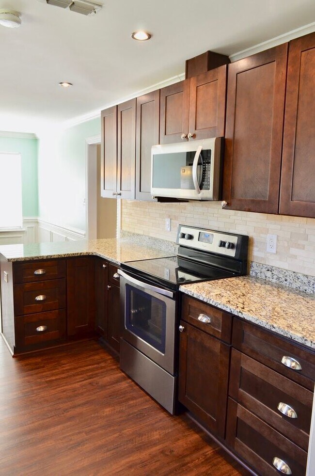 Building Photo - 816 Stoneview Dr