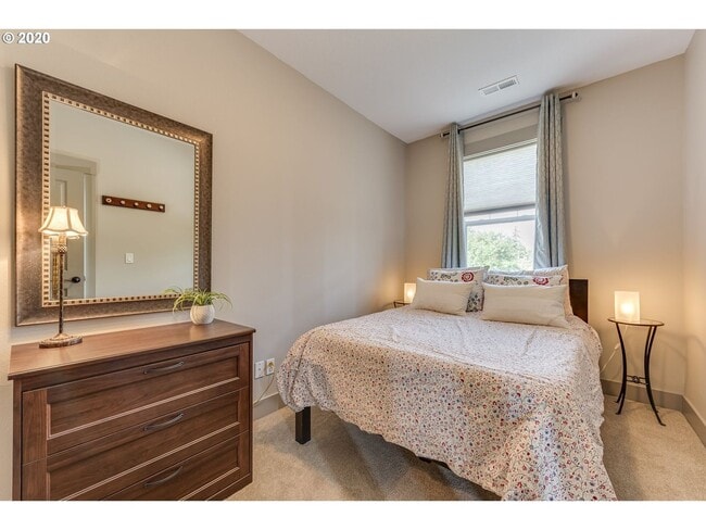 Building Photo - Incredible 2 Bed 1.5 Bath + Den  in N Portland near Peninsula Park! A/C and More!