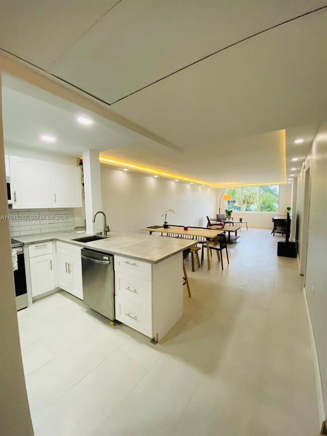 Building Photo - 441 NE 195th St