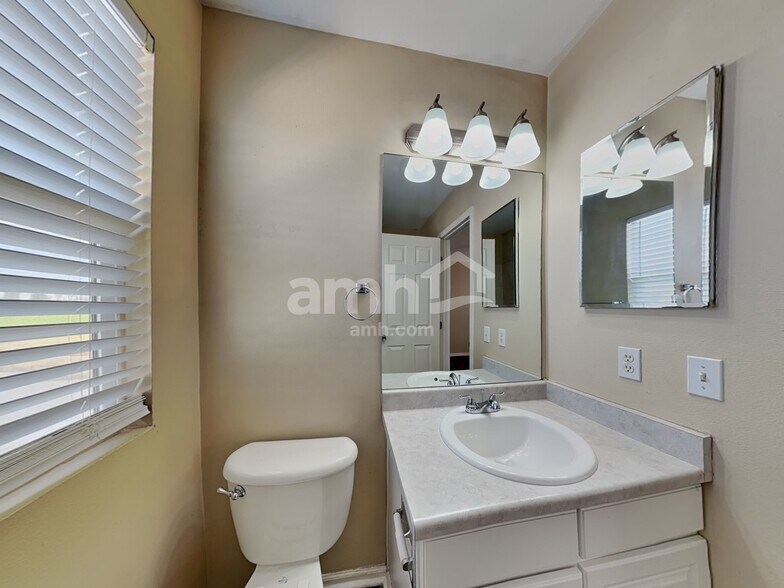 Building Photo - 2002 Springside Dr