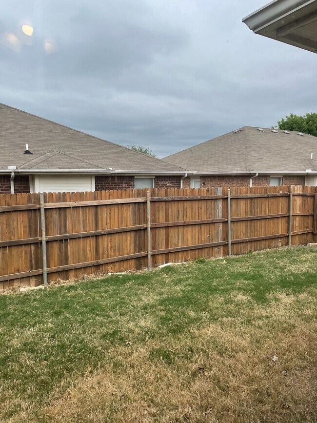 Building Photo - 991 Sierra Vista Ct