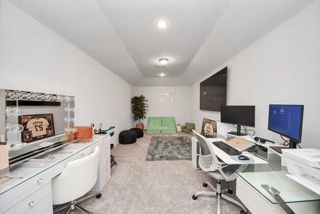 Building Photo - 8922 Golden Mist Dr