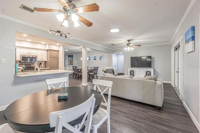 Building Photo - 863 Bay Breeze Terrace
