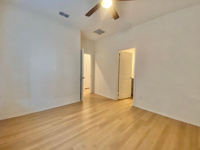 Building Photo - 5547 Itasca St