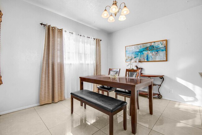 Building Photo - Furnished 3 bedroom, 2 bath home in Northeast El Paso!