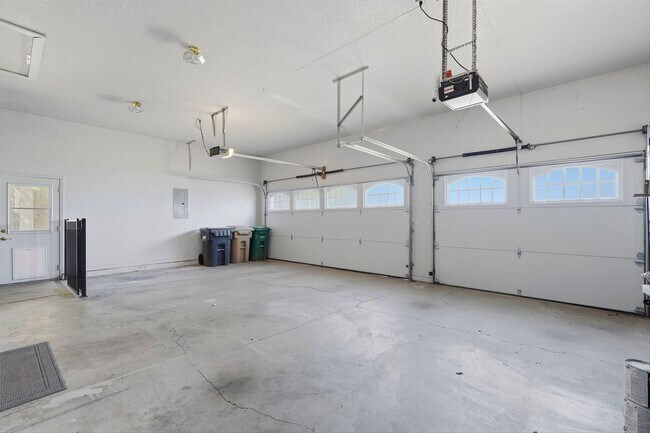 Building Photo - 17903 Ridge Lake Dr