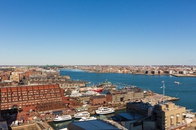 Building Photo - 65 E India Row