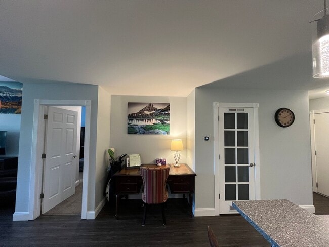 Building Photo - 2 Bed 2 Bath Unfurnished Golf Course Townhouse