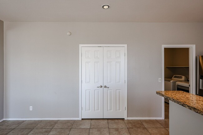 Building Photo - Welcome to this spacious 4 bedroom, 2.5 ba...