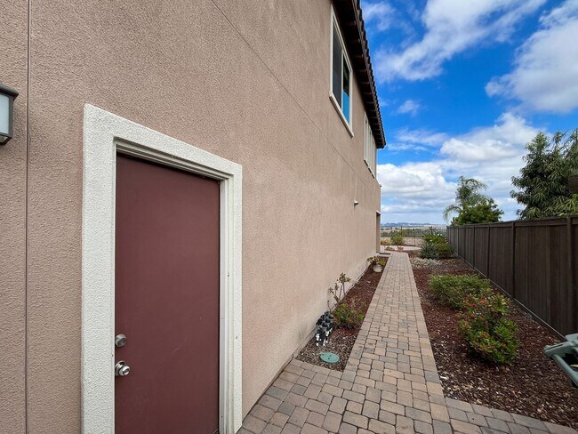 Building Photo - 5bd/3ba, 3969 sq ft Home in Gated Community in Vista!