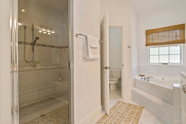 Building Photo - 67 Kashmir Trail