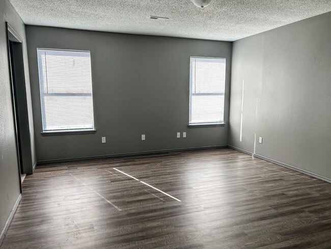 Building Photo - 112 Saskatchewan St