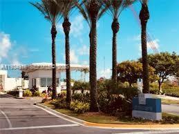 Building Photo - 15051 Royal Oaks Ln