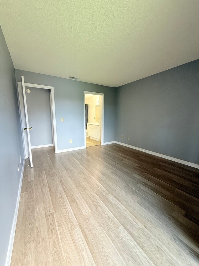 Building Photo - 10200 Belle Rive Blvd