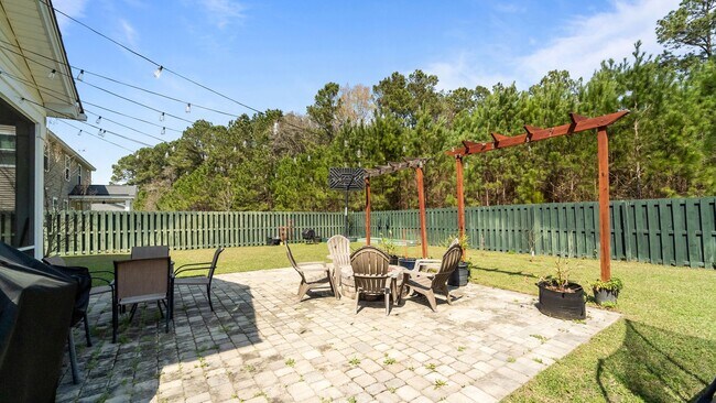 Building Photo - Beautifully Upgraded Home with Outdoor Fire Pit and Fenced Backyard in Buckhead East