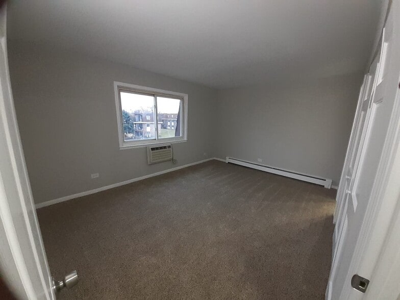 Building Photo - 1165 Meadow Ln