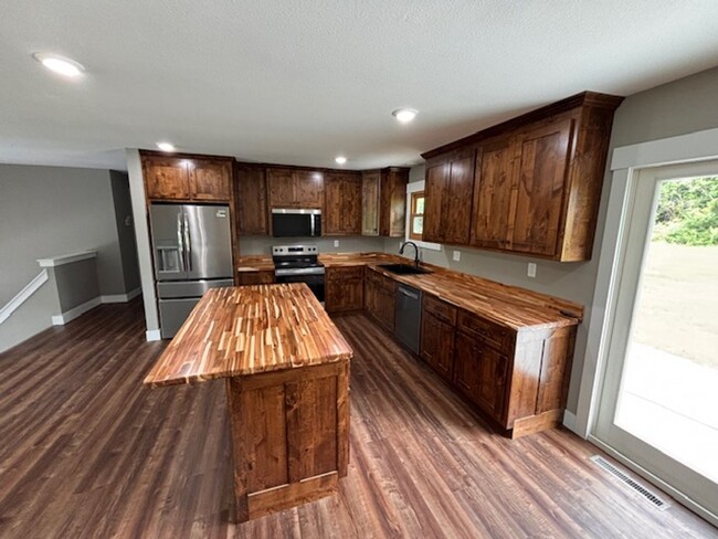 Building Photo - Italian Estates Property Management