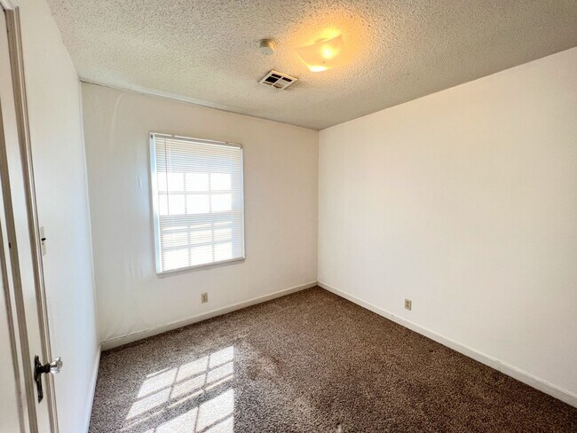 Building Photo - 7-11 S Cleveland St