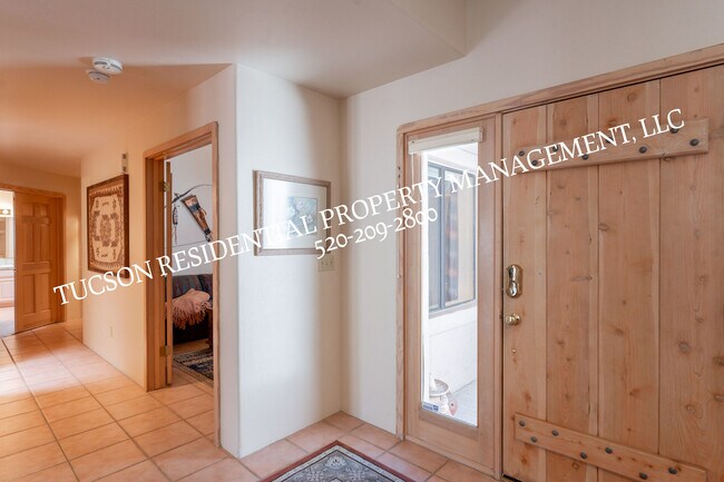 Building Photo - 9876 N Ridge Shadow Pl