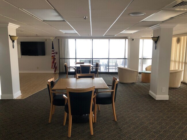 Building Photo - 3215 S Ocean Blvd