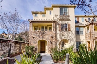 Building Photo - Amazing 3 Bed, 3 Bath Home in Sunnyvale near Seven Seas Park