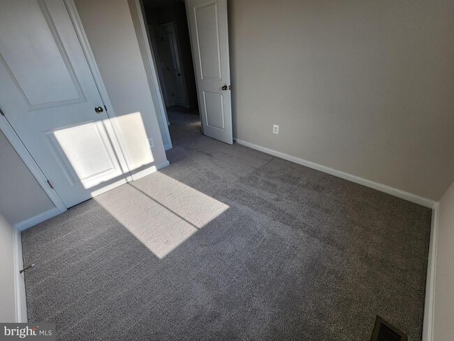 Building Photo - 114 Milburn Dr