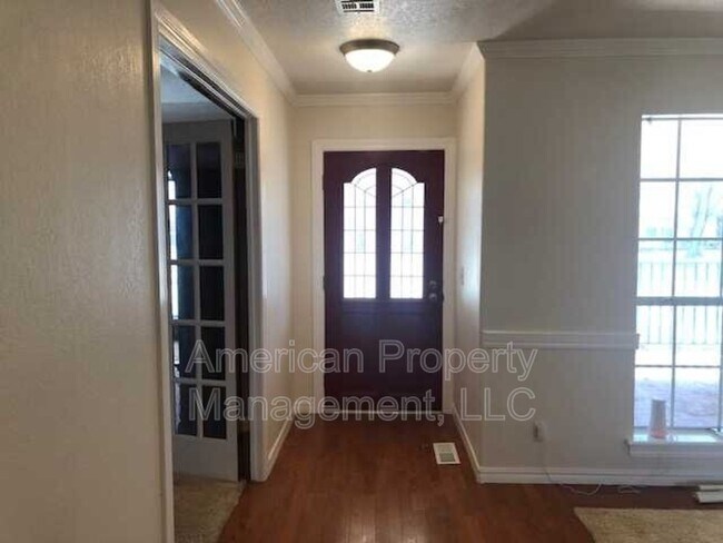 Building Photo - 3812 S Dogwood Ave