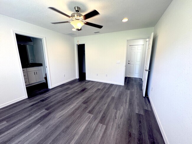 Building Photo - 18 Maple Ln