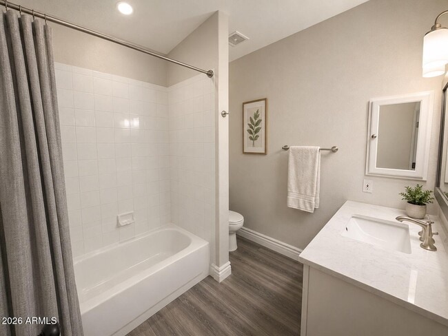Building Photo - 7401 W Arrowhead Clubhouse Dr