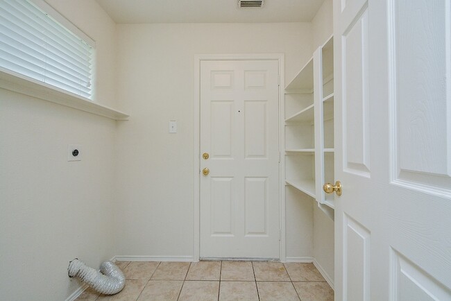 Building Photo - 18326 Thicket Grove Rd