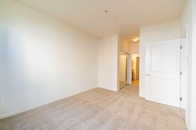 Building Photo - 301 Crescent Ct
