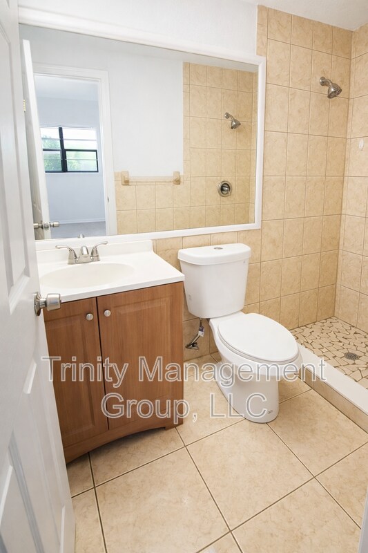 Building Photo - 1411 Deborah Dr