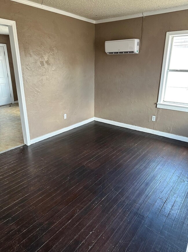 Building Photo - 203 N Kentucky St