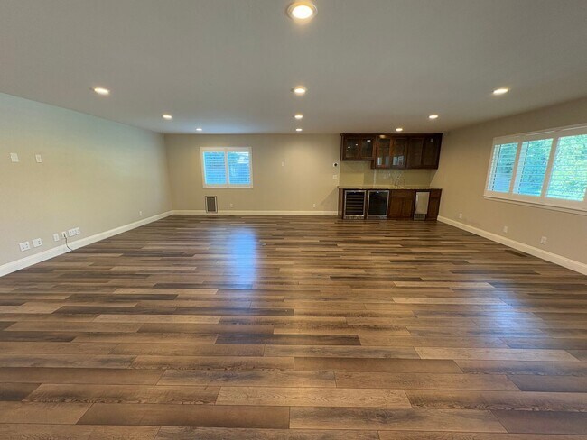 Building Photo - NW Visalia Home Near Country Club coming soon!