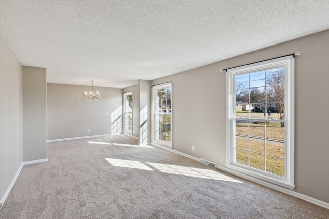 Building Photo - 220 Bartonwood Dr