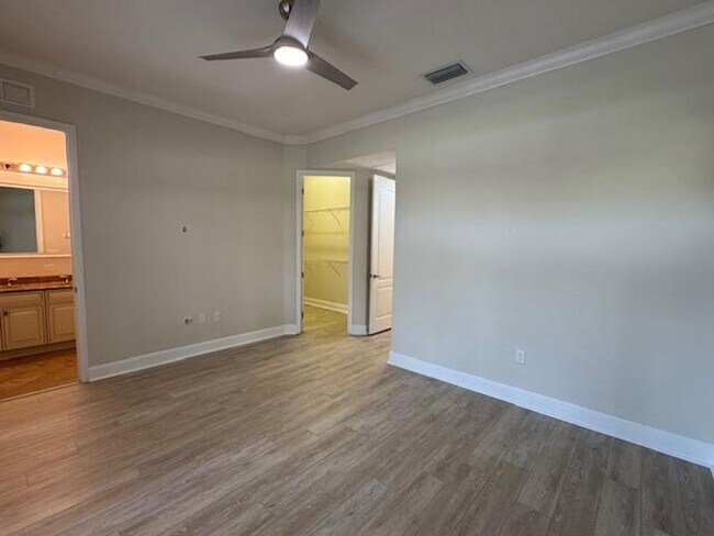 Building Photo - Newly renovated 4 Bedroom 3 1/2 Bathroom Town Home in Windermere