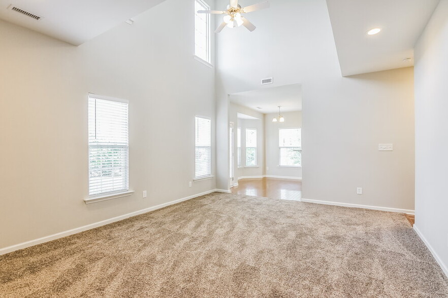 Building Photo - 2017 Sterling Hill Dr