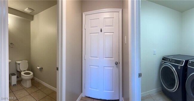 Building Photo - 8100 Allamanda Ct