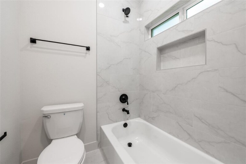 Building Photo - 8122 Corinth St