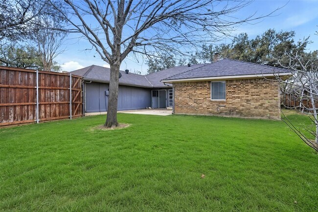 Building Photo - 1329 Mackie Dr