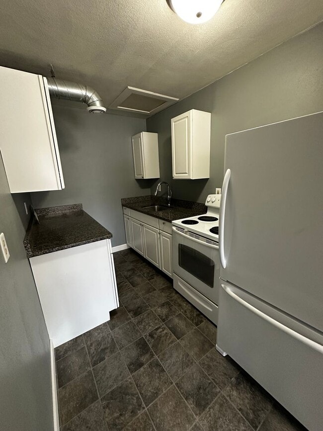 Building Photo - 326 S. First St.