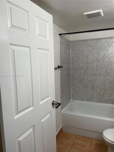 Building Photo - 570 S Park Rd