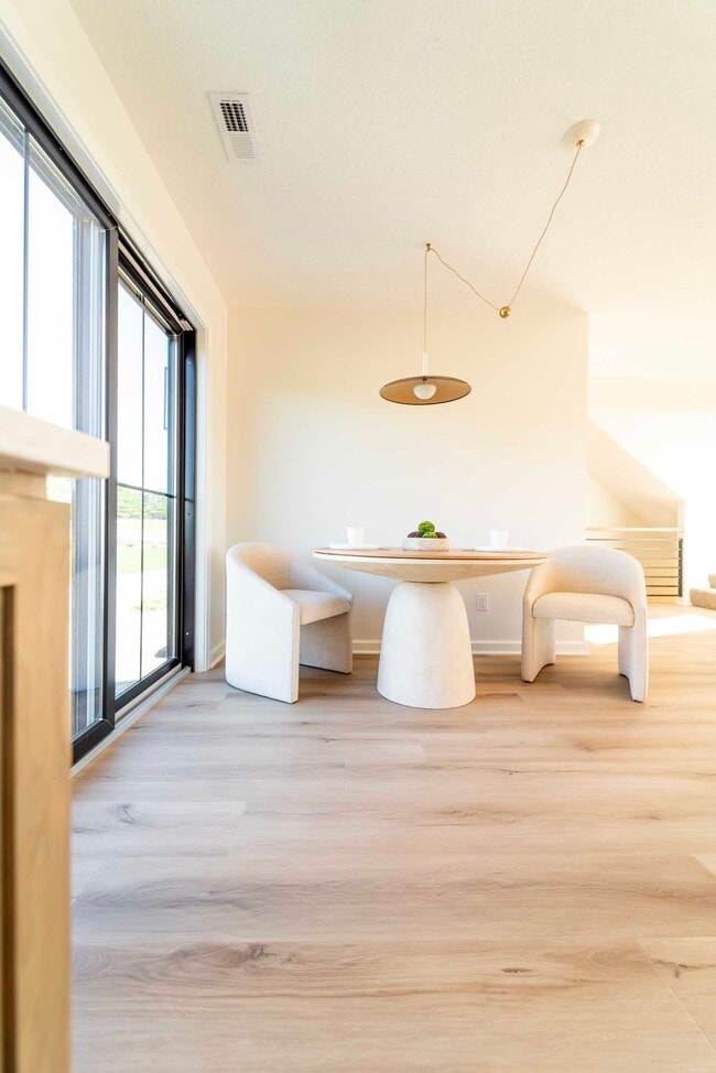 Building Photo - 14550 South Ave