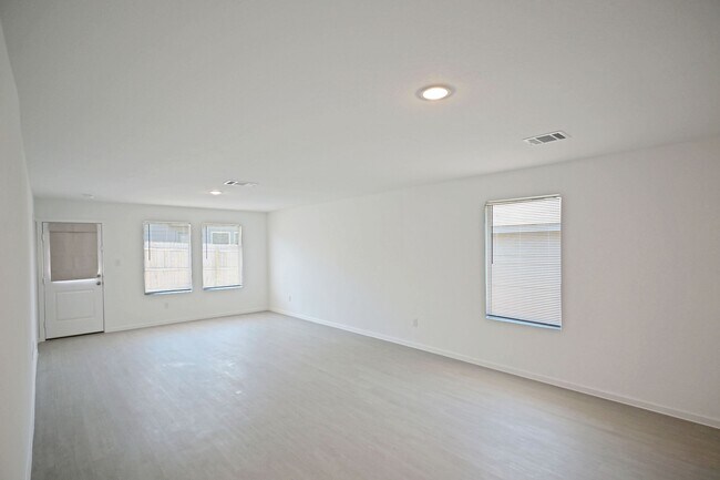 Building Photo - 223 Zyra Ave