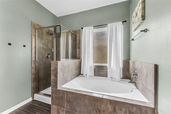 Building Photo - 16622 River Wood Ct