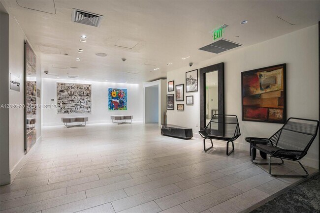 Building Photo - 3101 Bayshore Dr