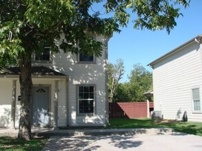 Building Photo - 815 Cravens St