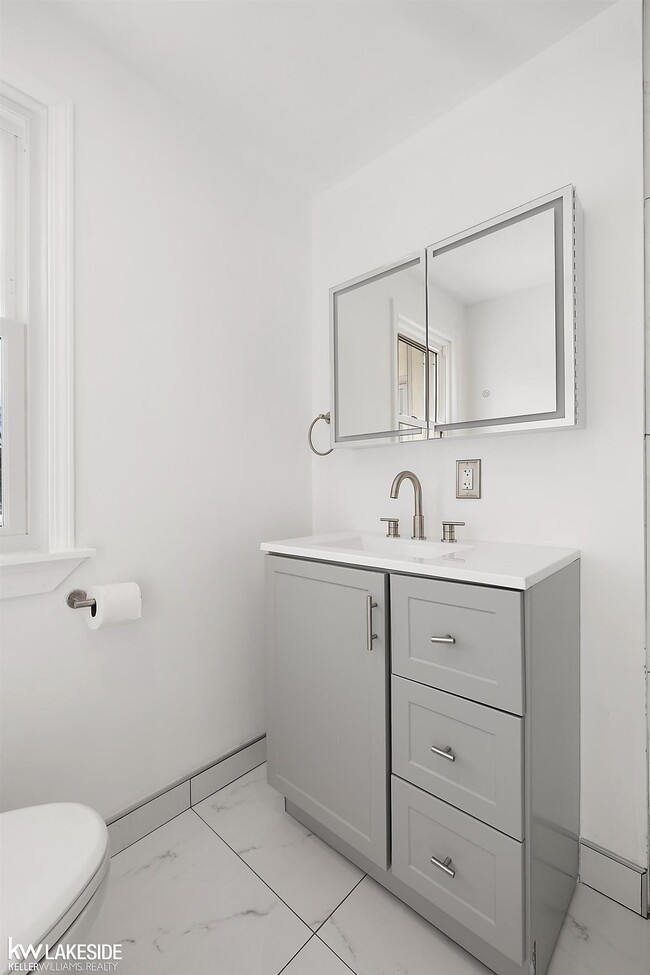 Building Photo - 7618 Sylvan St